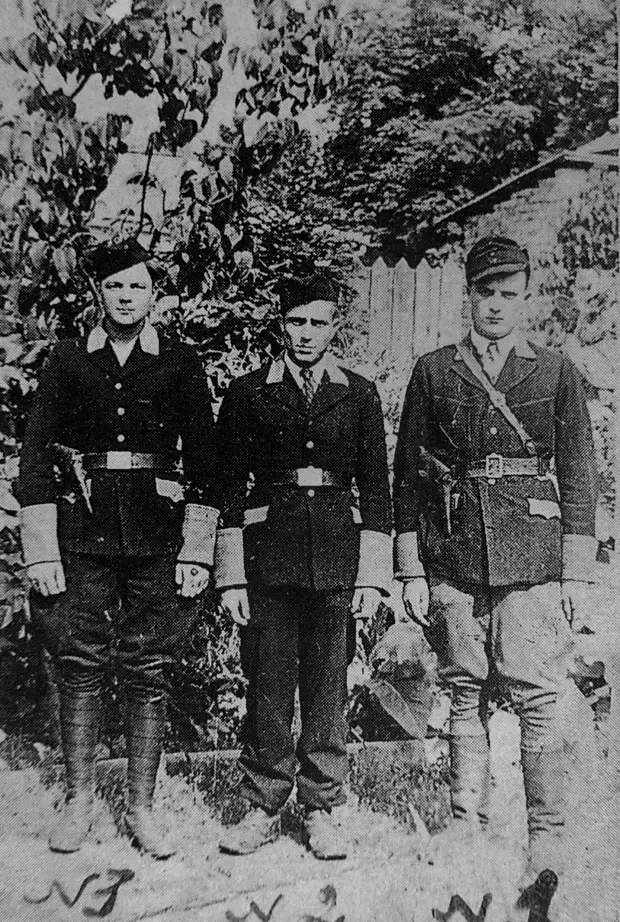 1942. Сотрудники вспомогательной полиции «шуцманшафт» (Schutzmannschaft) в оккупированном городе Несвиж