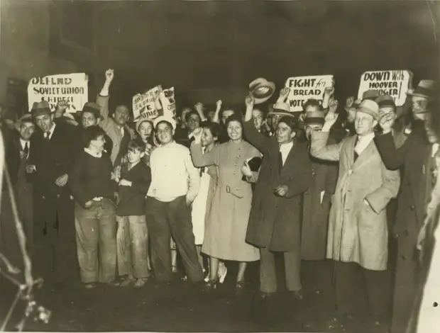 1932. Коммунистический митинг протеста возле Мэдисон Сквер Гардена во время пребывания там Герберта Гувера
