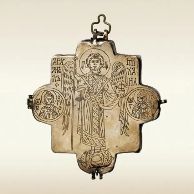 Ковчег-мощевик наперсный с образами архангела Михаила и святителя Николая Чудотворца