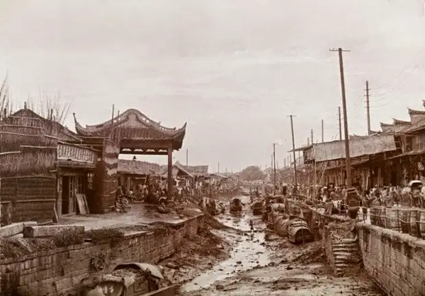 Канал во время отлива, Шанхай, 1900 г
