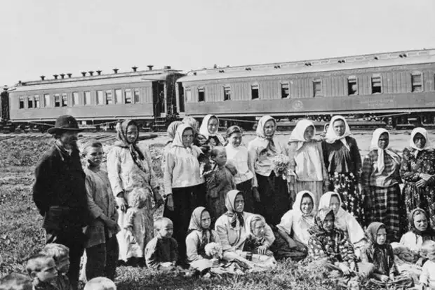 Переселенцы, путешествующие железной дорогой