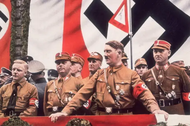 Принято считать, что Адольф Гитлер покончил с собой, когда войска Красной армии штурмовали Третий рейх.