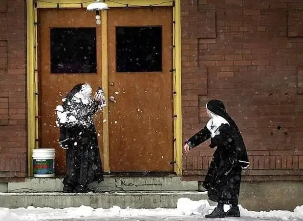 Монахини проводят досуг (12 фото)