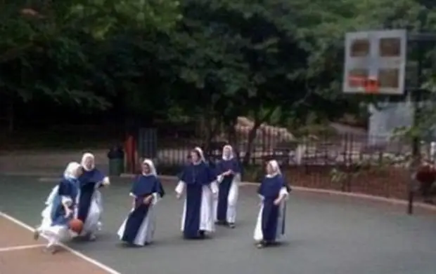 Монахини проводят досуг (12 фото)