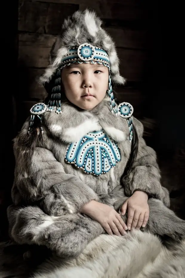 Девочка народности эвенки, село Оленек, Республика Саха, один из самых холодных и удаленных регионов.
