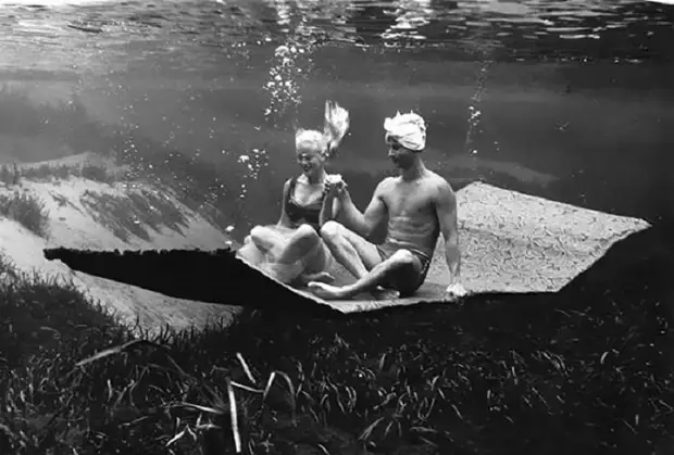 Эротические снимки девушек под водой... Сложно поверить, но эти фотографии были сняты в 1938 году