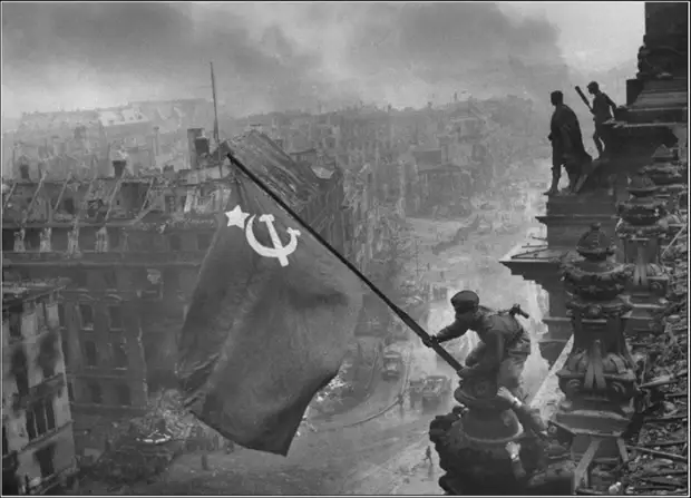 Знамя Победы над Рейхстагом