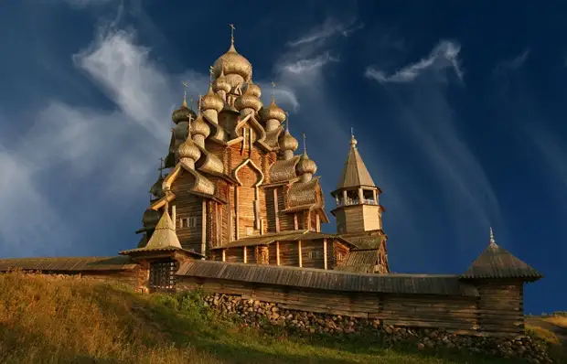 Церковь Преображения Господня на острове Кижи. | Фото: playcast.ru.