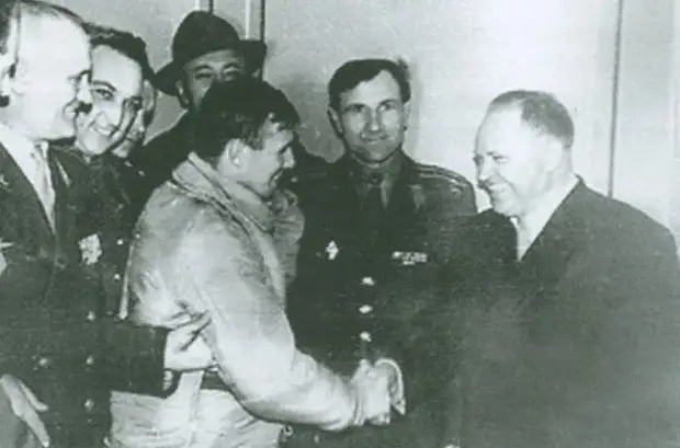 Юрий Гагарин после полёта в космос. Первые часы.