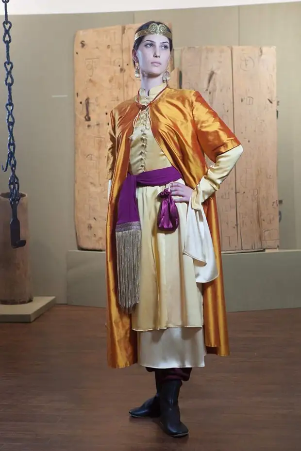 Реконструкция одежды и украшений женщины кобанской культуры и скифской женщины.