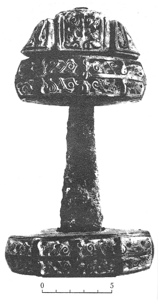 Меч с рельефными украшениями рукояти из раскопок Гнёздовского могильника
