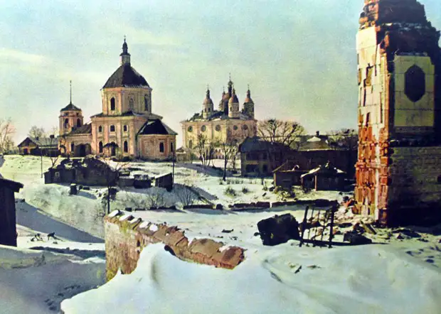 1942. Георгиевская церковь и Успенский собор