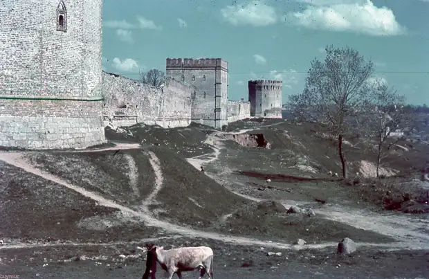 1942. Башни Заалтарная, Авраамиевская и Орёл