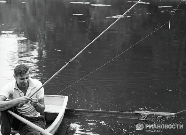 Лев Яшин на рыбалке