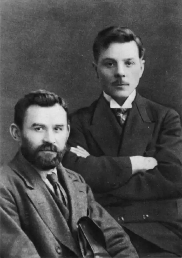 К. Е. Ворошилов и Г. И. Петровский. 1917 год.