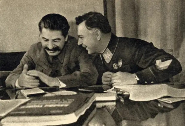 Сталин и Ворошилов. СССР, 1935 год.