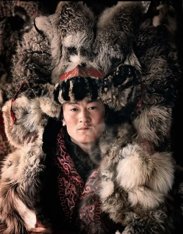 Казахи в Монголии: охота с беркутами (25 фото + видео)