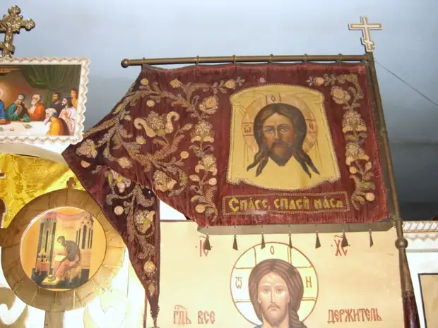 Опрос: Есть ли непримиримое противоречие между красной звездой и православным крестом?