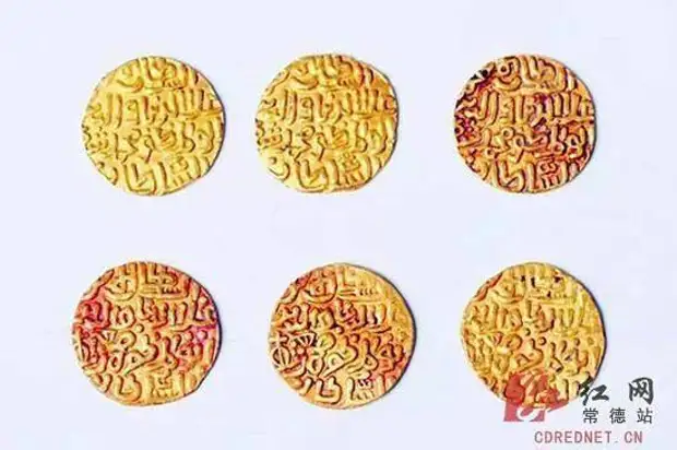 Китайский музей обещает награду тому, кто сможет расшифровать надпись на древних монетах