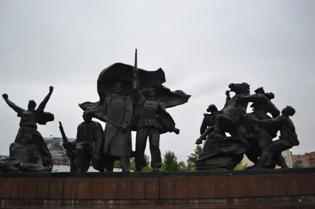 Монумент_памяти_революции_1905_года_в_Москве.JPG
