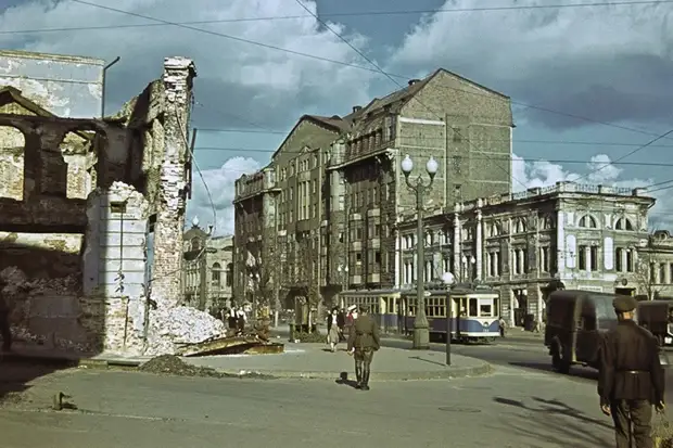 Вид на гостиницу «Астория» в оккупированном Харькове