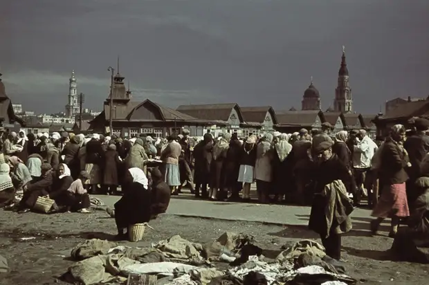 Рынок в оккупированном Харькове, 1942