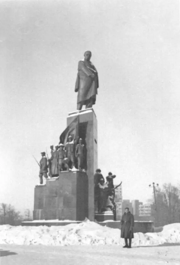 Монумент Тараса Шевченко в оккупированном Харькове