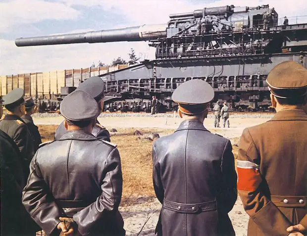 Hitler and generals inspecting the largest-caliber rifled weapon ever used in combat, 1941  