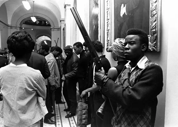 Социальные конфронтации в США 1960-х - 1970-х годов: Леворадикальная Партия черных пантер   (11)