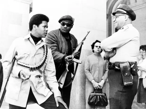 Социальные конфронтации в США 1960-х - 1970-х годов: Леворадикальная Партия черных пантер   (15)