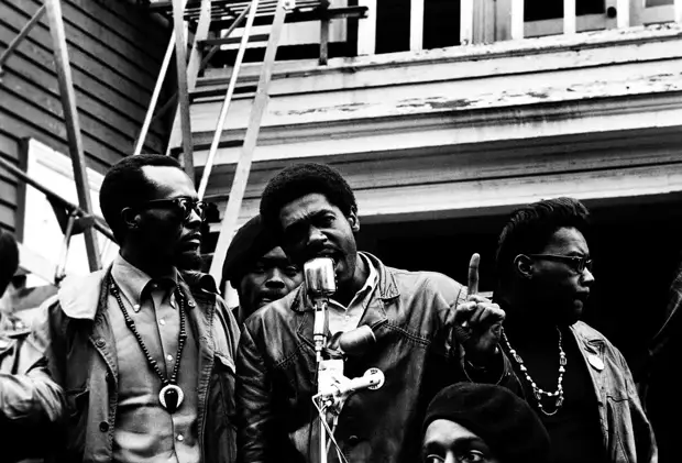 Социальные конфронтации в США 1960-х - 1970-х годов: Леворадикальная Партия черных пантер   (14)