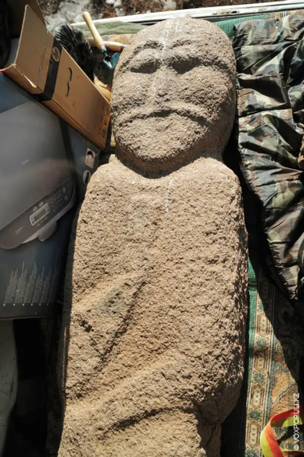 Но в 2009 году один астанинский археолог выкопал балбал и продал его  столичному музею. Только...