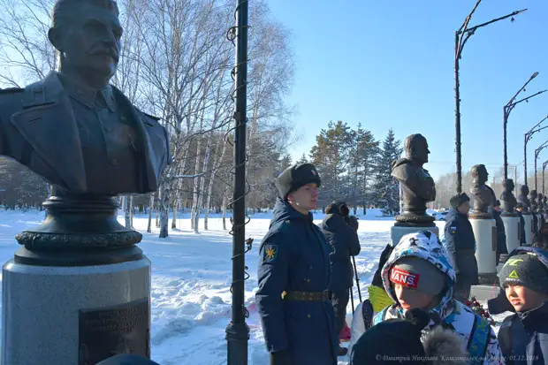 В России официально открыт еще один памятник Сталину