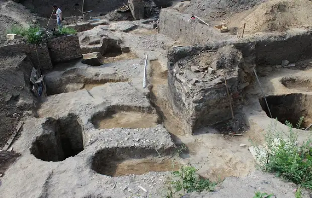 Туалеты средневековья на раскопах Азова