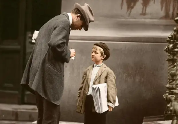 8-летний Майкл Макнелис, продавец газет из Филадельфии, Пенсильвания, 1910 год.