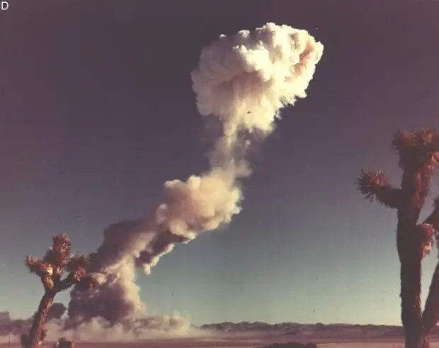 8 пугающих цветных фото атомных взрывов 1940—1960-х годов