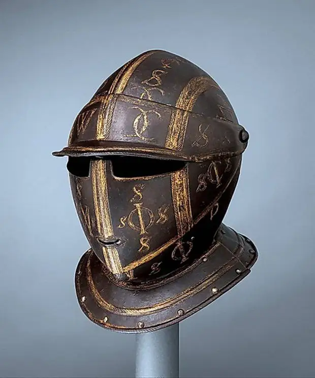 Подборка устрашающих и забавных рыцарских шлемов