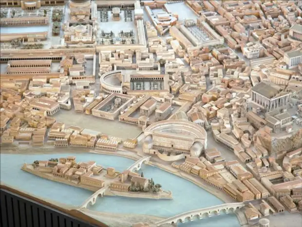 Архитектор потратил 38 лет, чтобы создать модель Древнего Рима