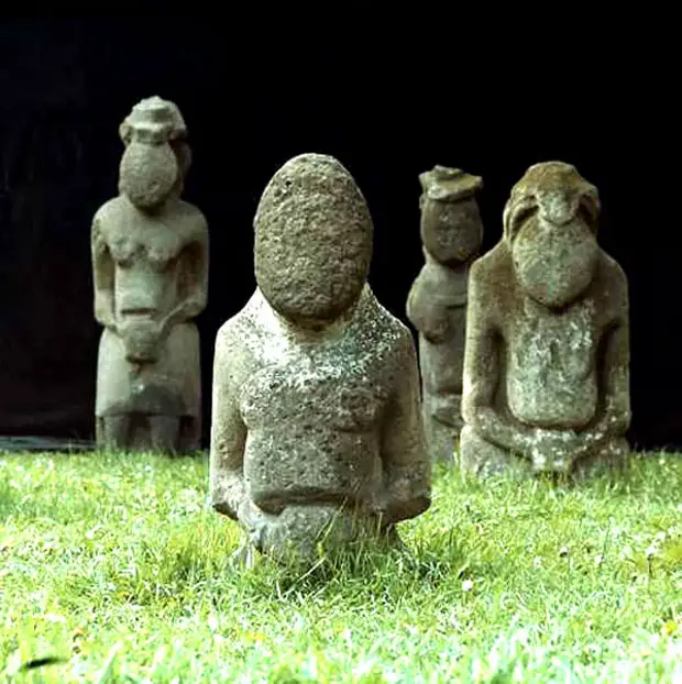 Половецкие каменные идолы "балбалы"