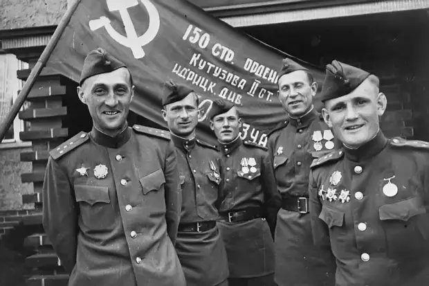 1 мая 1945 года над Рейхстагом было водружено Знамя Победы