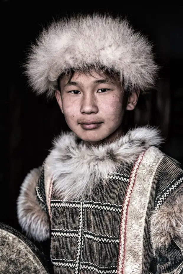 30 портретов коренных жителей Сибири и Монголии