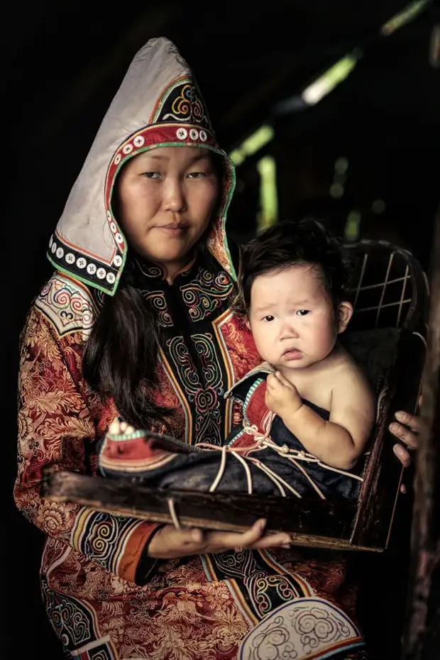 30 портретов коренных жителей Сибири и Монголии