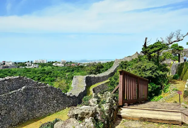 Замок Накагасуку. Первый каменный замок Японии.