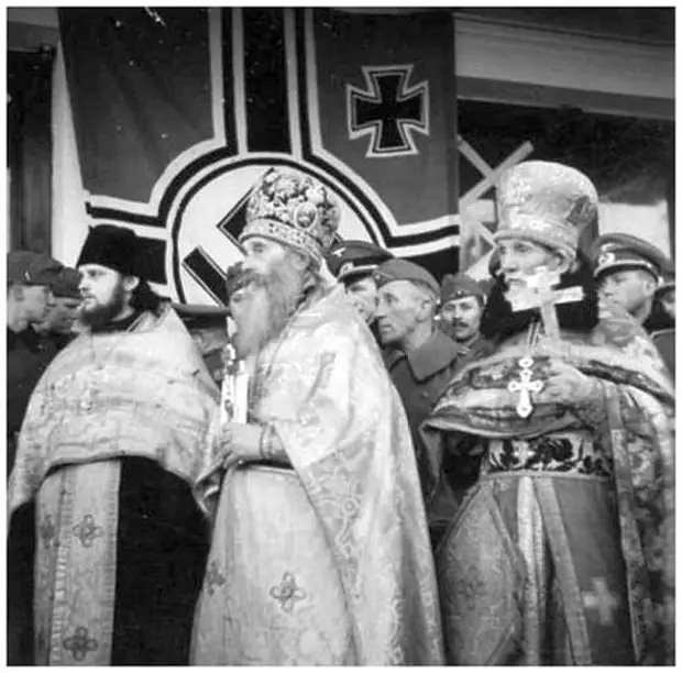 Передача немецкой армией Тихвинской иконы Божией матери Псковской православной миссии.