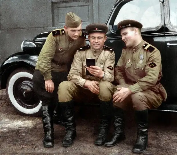 Раскрашенные снимки Великой Отечественной войны 