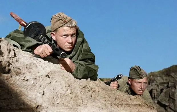 Раскрашенные снимки Великой Отечественной войны
