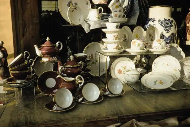 Russia, porcelain goods for sale at store in Moscow