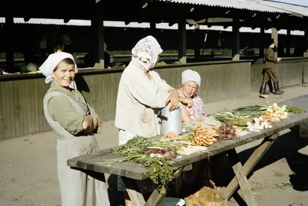 Russia, merchants selling vegetables at Irkutsk market