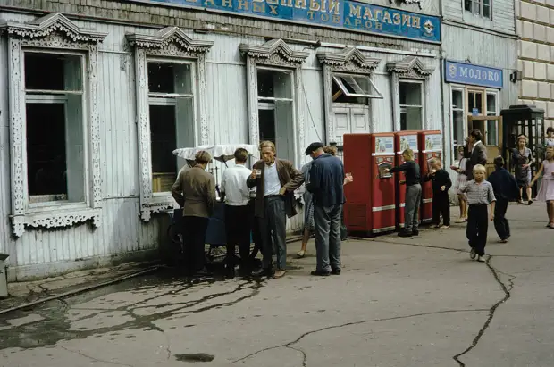 Russia, people buying drinks in Khabarovsk