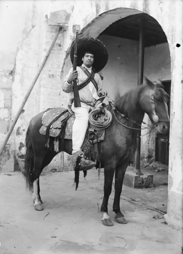 Бойцы Мексиканской революции 1910-1917.